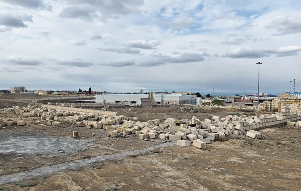 Nazirlik tərəfindən qanunsuz tikililər sökülüb