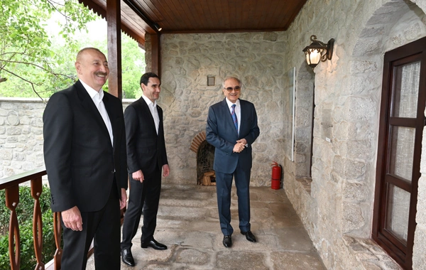 İlham Əliyev və Sərdar Berdiməhəmmədov Şuşada Bülbülün ev-muzeyində olublar