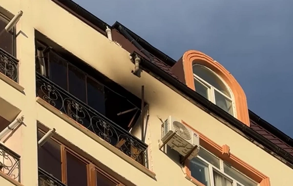 Sumqayıtda yaşayış binasında yanğın baş verib