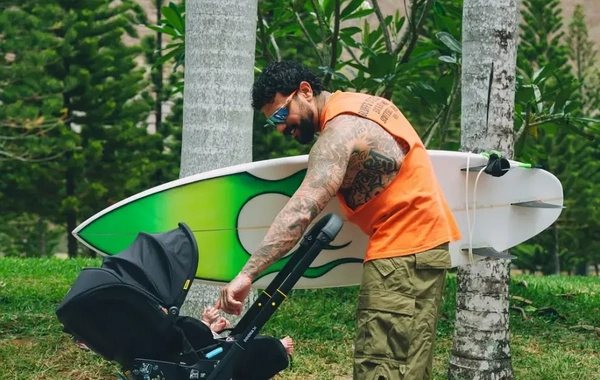 Тимати показал, как отдыхает на Маврикии с двумя детьми и возлюбленной