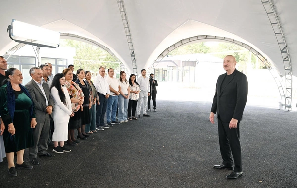 Prezident və birinci xanım Ağdərədə Vəngli və Kolatağ kəndlərinin sakinləri ilə görüşüblər