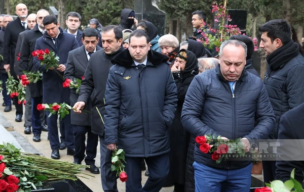 AZAL təyyarəsinin qəzaya uğramasının ildönümü ilə bağlı İkinci Fəxri xiyabanda məzarlar ziyarət edilib