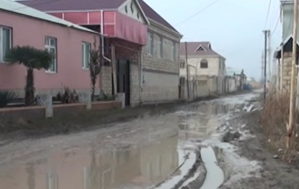Yevlaxda YOL PROBLEMİ: Xəstələnəndə təcili yardıma zəng edirik, deyirlər ki, biz oraya gələ bilmərik