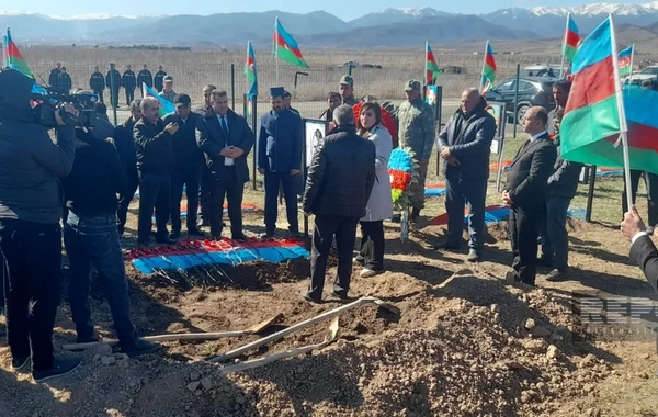 33 il itkin kimi qeydiyyatda olan şəhid Zibeydə Əhmədova Xocalıda dəfn edilib