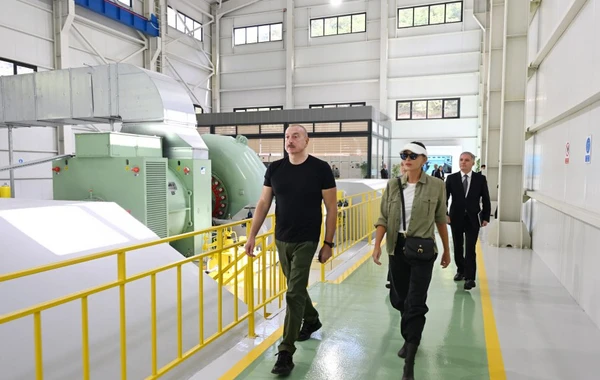 İlham Əliyev və Mehriban Əliyeva Kəlbəcərdə su elektrik stansiyasının açılışında iştirak ediblər