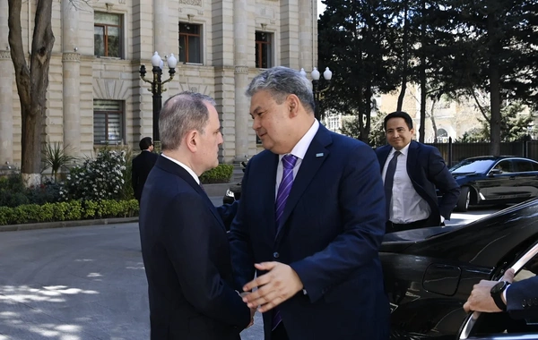 Ceyhun Bayramov qazaxıstanlı həmkarını qəbul edib