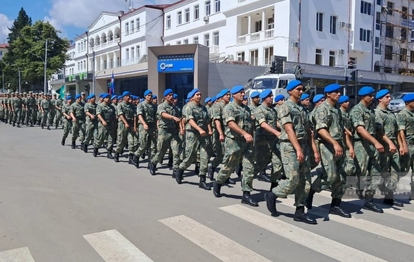Bölgələrdə Zəfər Günü ilə bağlı hərbçilərin yürüşü keçirilir