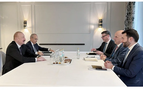 İlham Əliyev Münxendə Oracle korporasiyasının baş icraçı direktoru ilə görüşüb