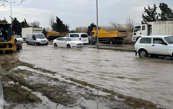 Bu yol niyə suyun içindədir? - "Nömrələr itir, təkərlər cırılır, maşınlar sönür..."