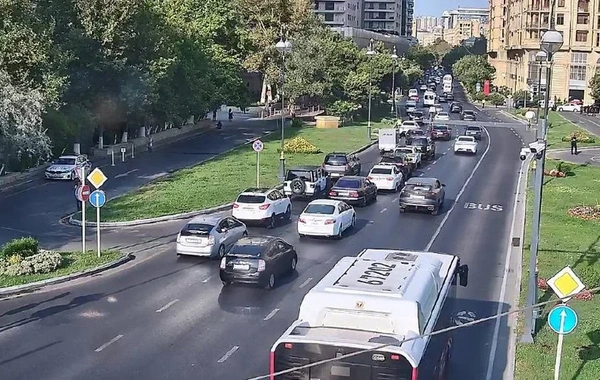 Bakıda yalnız üç istiqamətdə nəqliyyatın sıxlığı yaranıb
