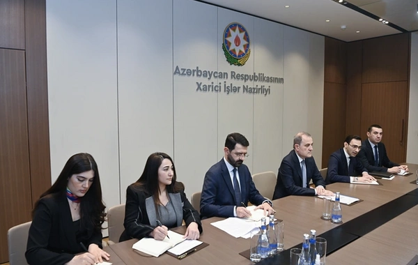 XİN başçısı Ərəb Parlamentinin nümayəndə heyətini qəbul edib