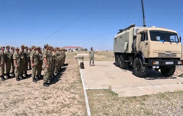 Hərbi vəzifəlilər təlim toplanışında praktiki atış çalışmaları icra ediblər