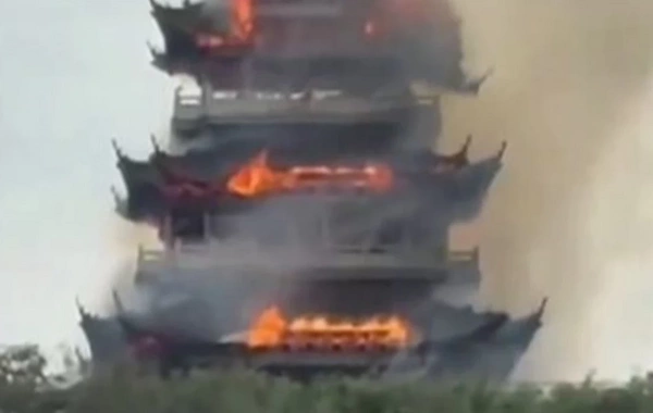 1500 illik Yongqing məbədində yanğın baş verib