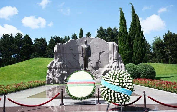 TDT ölkələrinin dini qurum rəhbərləri Fəxri xiyabanı və Zəfər parkını ziyarət ediblər