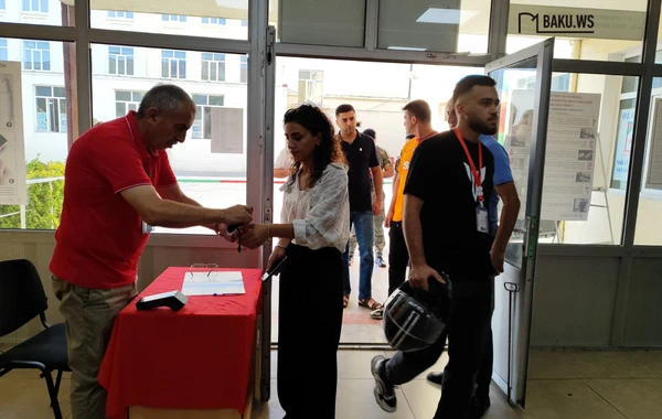 BAKU.WS-in çəkiliş qrupu seçki məntəqəsində olub