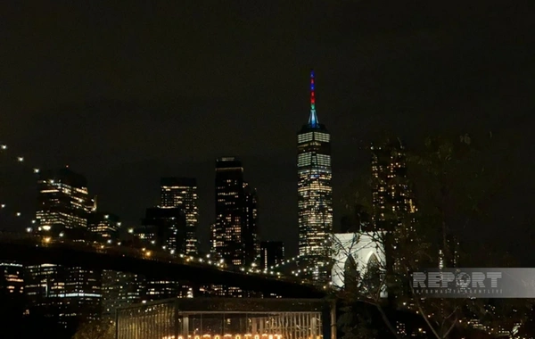 Небоскребы Нью-Йорка подсвечены цветами флага Азербайджана