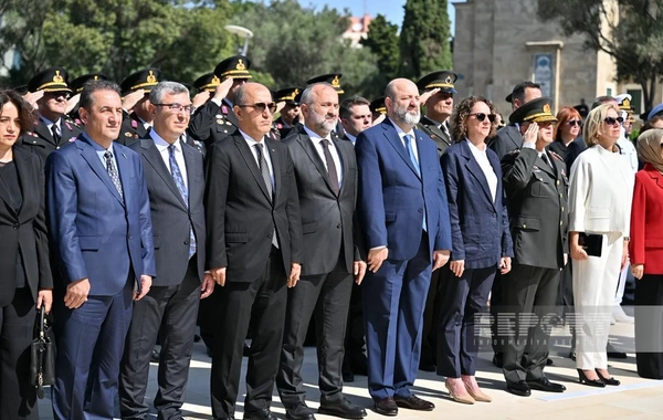 Türkiyənin Zəfər Bayramı münasibətilə Bakıda Türk şəhidliyi ziyarət edilib