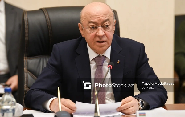 Nazir idarə rəisini təqaüdə göndərdi