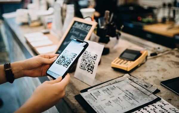 ETX: İctimai məkanlarda saxta QR-lar vasitəsilə vətəndaşlar aldadılırlar