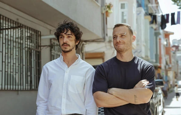 Kerem Bürsinlə çəkildiyi səhnədə xəsarət aldı