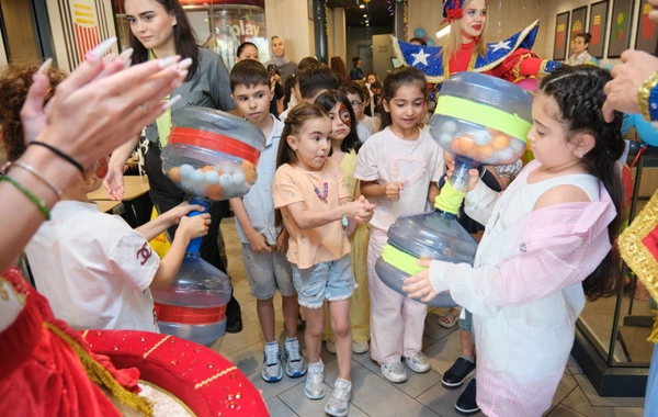 "McDonald"s Azərbaycan" ölkə üzrə şəhid ailələrinin birinci sinif şagirdlərini məktəb ləvazimatları ilə təmin etdi
