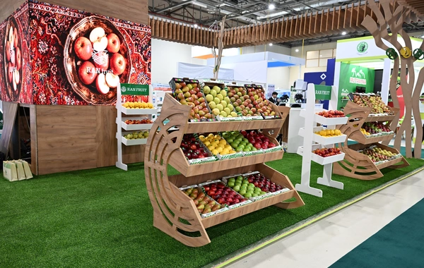 İlham Əliyev 19-cu "Caspian Agro Week" və 31-ci "InterFood Azerbaijan" sərgiləri ilə tanış olub