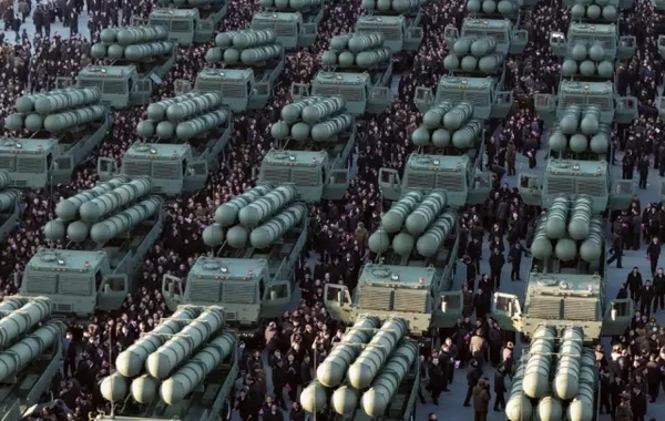 Kim Çen In "Dünyanın ən güclü silahı" adlandırdığı yeni raket sistemini təqdim etdi