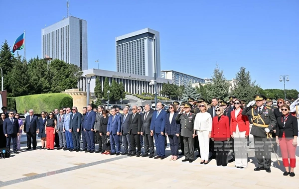 Türkiyənin Zəfər Bayramı münasibətilə Bakıda Türk şəhidliyi ziyarət edilib