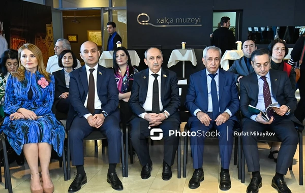 Bakıda "Qərbi azərbaycanlıların milli geyim irsi" albom-kitabın təqdimatı keçirilib