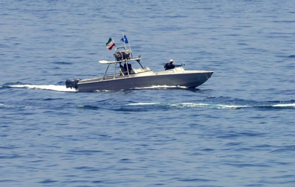 WSJ: İran gəmiləri Hörmüz boğazında ABŞ tankerini saxlamaq istəyib