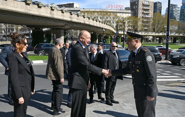 Президент Ильхам Алиев посетил в Тбилиси Мемориал героев
