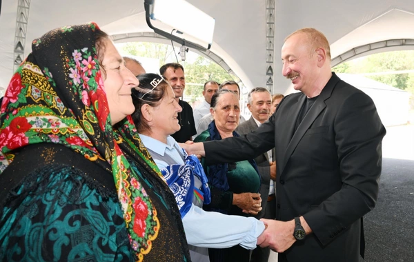 Prezident və birinci xanım Ağdərədə Vəngli və Kolatağ kəndlərinin sakinləri ilə görüşüblər