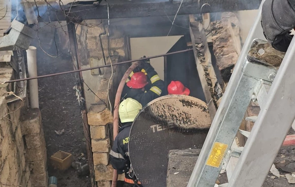 Bakının mərkəzində evdə YANĞIN