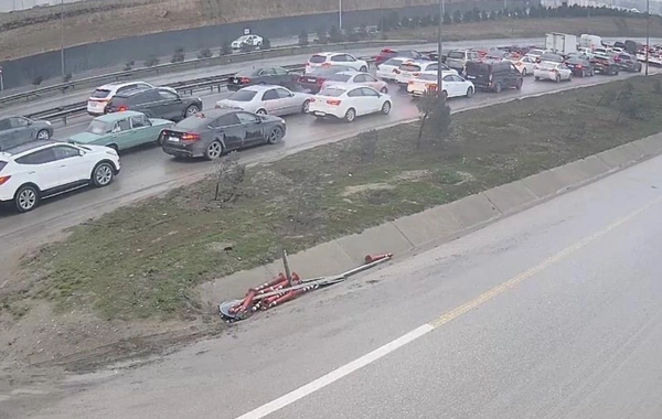 Sürücülərin DİQQƏTİNƏ! Qəza olub, bu ərazidə TIXAC VAR