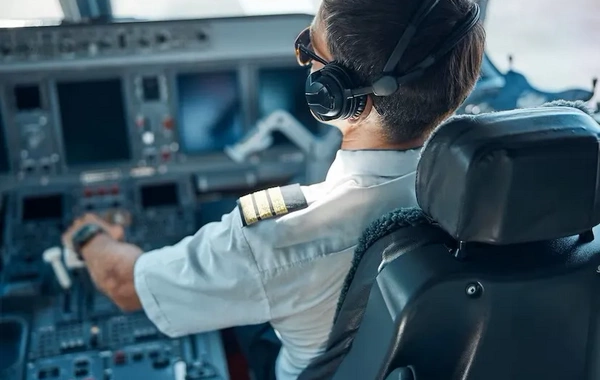 İngilis pilot ikinci dəfə ərə gedən azərbaycanlı müğənniyə elçi düşdü
