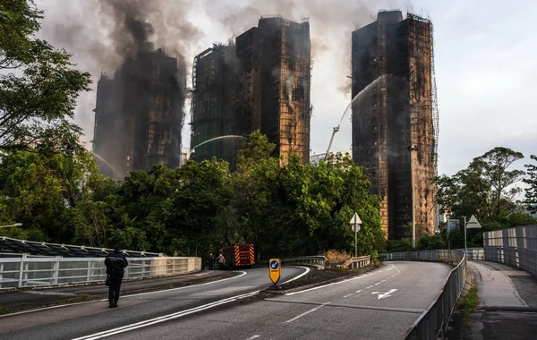 Самый смертоносный пожар Гонконга унес уже 75 жизней