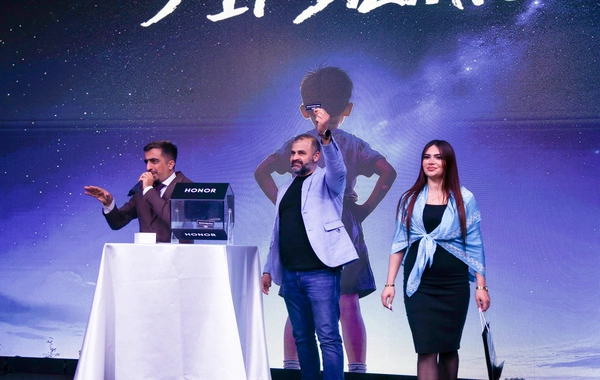 HONOR brendinin 5 illiyi və inkişaf strategiyası təqdim olundu