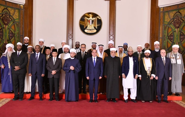 Misir Prezidenti beynəlxalq konfrans iştirakçılarını qəbul edib