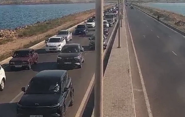 Bakının bir sıra yollarında tıxac yaranıb