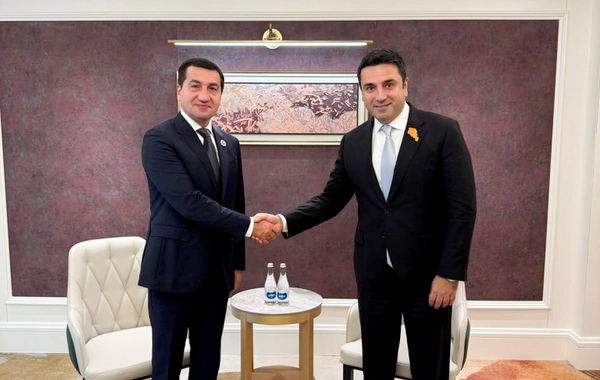 Alen Simonyan Hikmət Hacıyevlə görüşü və Bakıya səfəri barədə açıqlama verib