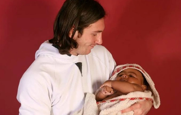 "Barselona" Messi ilə Yamalın məşhur fotosunu paylaşıb "Sehrli" adlandırdı