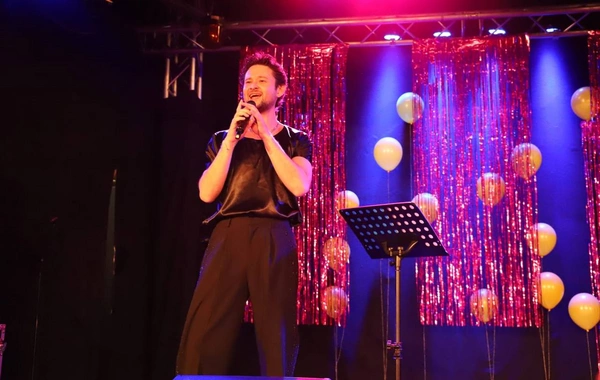 Eurovision–2011 qalibi ELDAR Münhendə OGAE Germany fan-klub görüşündə çıxış edib