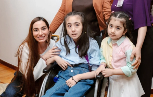 Leyla Əliyeva, Arzu Əliyeva və Alena Əliyeva "Yaşama Dəstək" Mərkəzində olublar