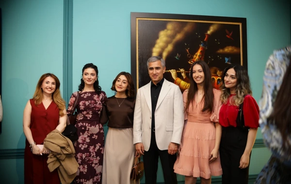 Heydər Əliyev Mərkəzində perulu rəssamın fərdi sərgisinin açılışı olub