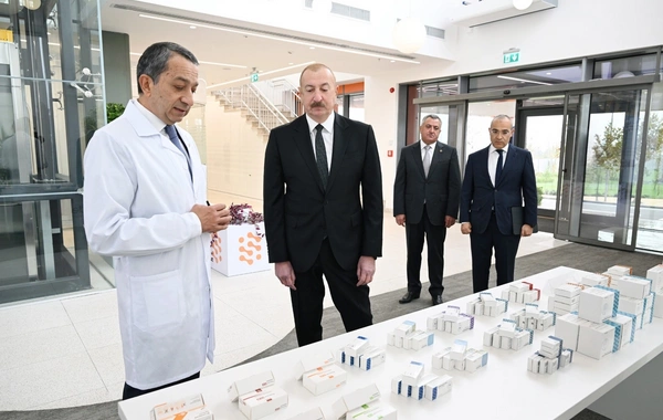 İlham Əliyev dərman preparatları istehsalı müəssisəsinin açılışında iştirak edib