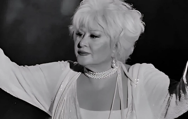 Ad günündə vəfat edən müğənni atasının yanında dəfn ediləcək