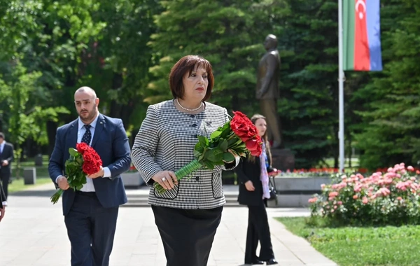 Sahibə Qafarova Belqradda Ümummilli Lider Heydər Əliyevin abidəsini ziyarət edib