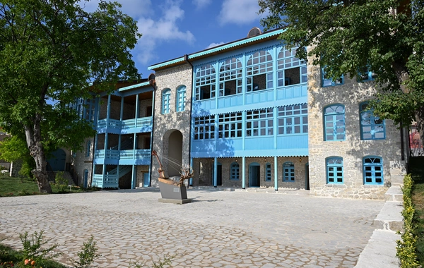 İlham Əliyev Şuşada "Sadıqcanın evi"nin bərpadan sonra açılışında iştirak edib