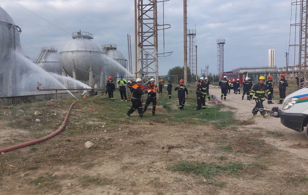 FHN SOCAR-ın zavodunda yanğın-taktiki təlim keçirib