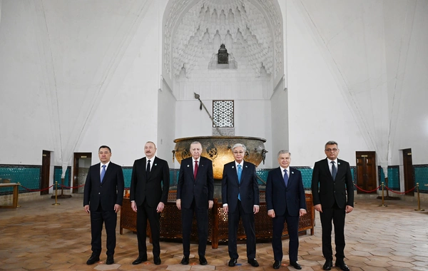 Prezident İlham Əliyev və TDT-nin qeyri-rəsmi Zirvə görüşünün digər iştirakçıları Türküstanda bir sıra mədəni məkanlarla tanış olublar